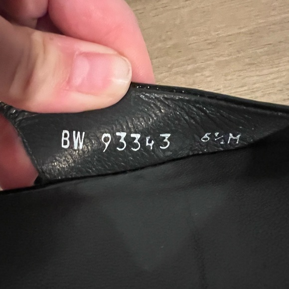 Stuart Weitzman Black Patent Leather Slingback Flats with Pointed Toe. Size 6.5 - Picture 8 of 9